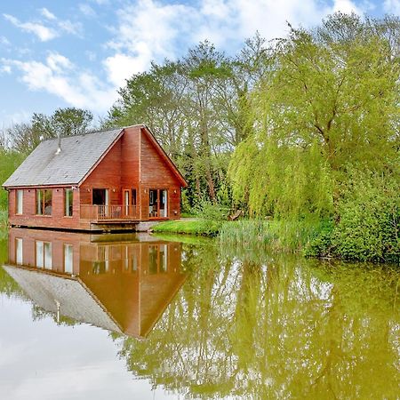 Anglesey Lakeside Lodges Menai Bridge Εξωτερικό φωτογραφία