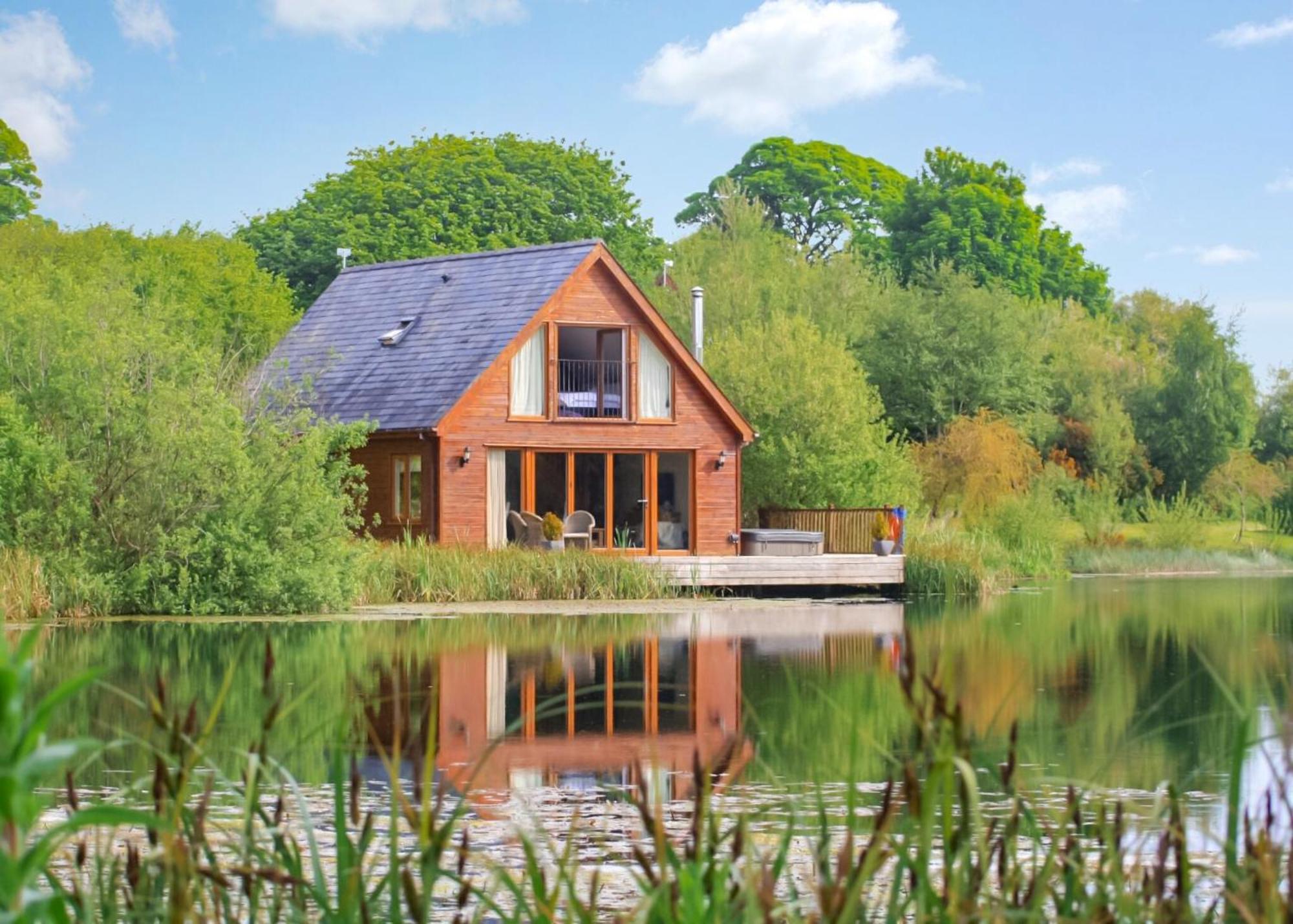 Anglesey Lakeside Lodges Menai Bridge Εξωτερικό φωτογραφία